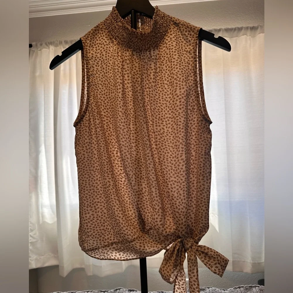 Sleeveless Beige Printed Tie-Hem Top - Picture 9 of 9